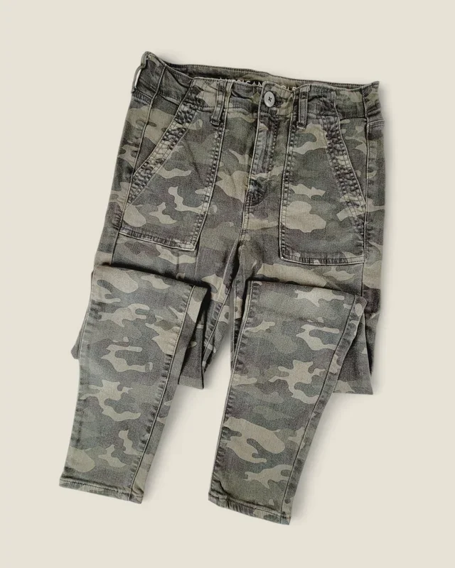 AMERICAN EAGLE HIGH RISE STRETCH CAMO JEGGINGS LADIES SIZE 8 PRE-LOVED