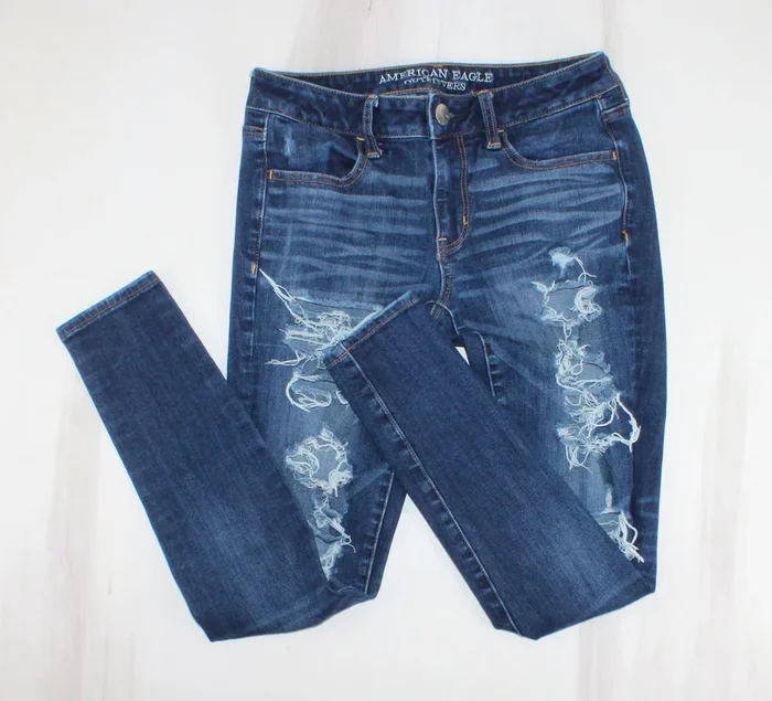 AMERICAN EAGLE SKINNY JEGGING JEANS LADIES SIZE 4 PRE-LOVED